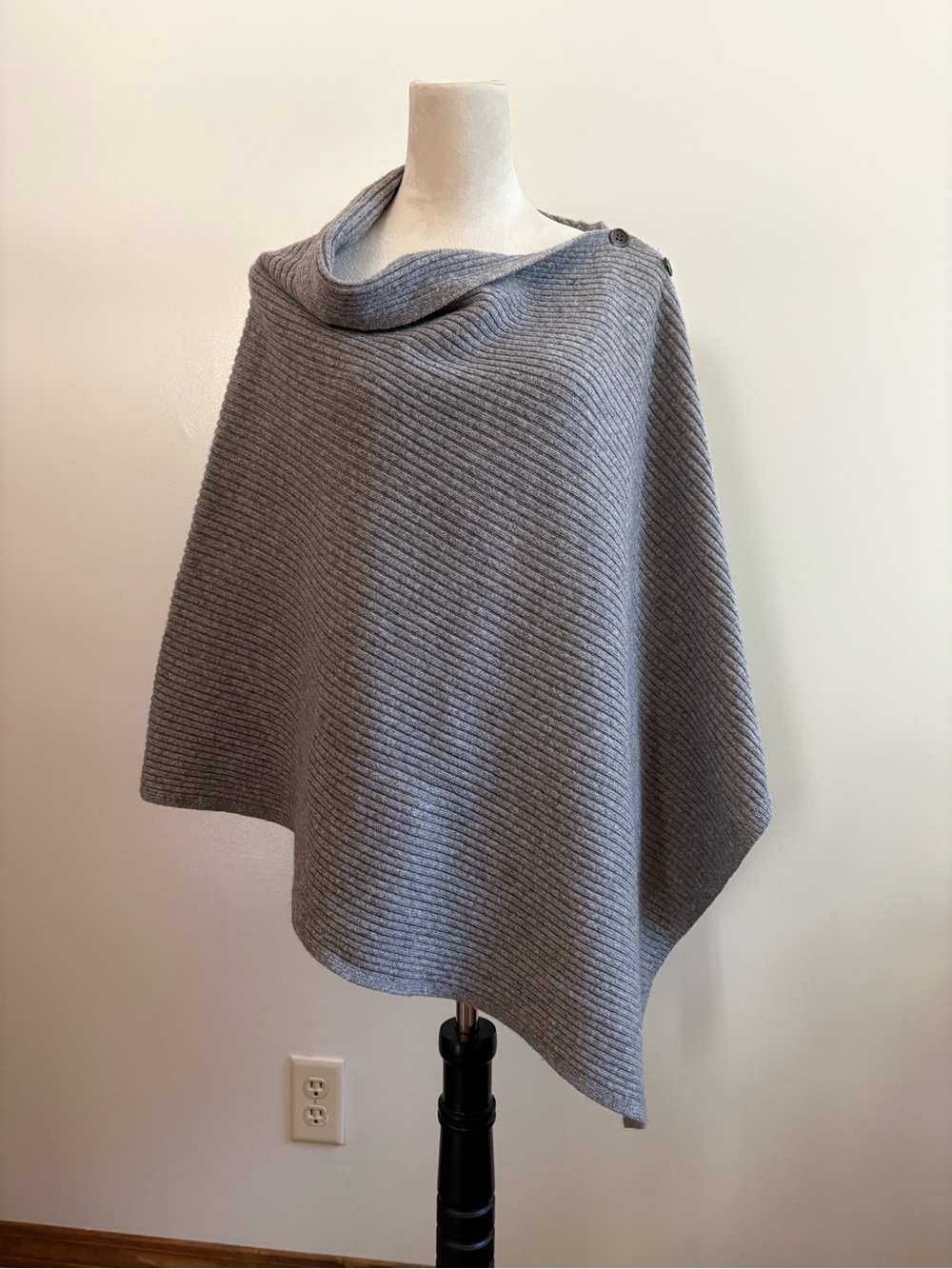 Neiman Marcus Gray Asymmetrical Ribbed Knit Wool/Cashmere Wrap Cape One Size